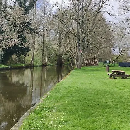 Douceur De Vivre Au Bord De L'avre Дом отдыха *